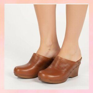 Gianni Bini Wedges Light Brown Women’s Size 8.5